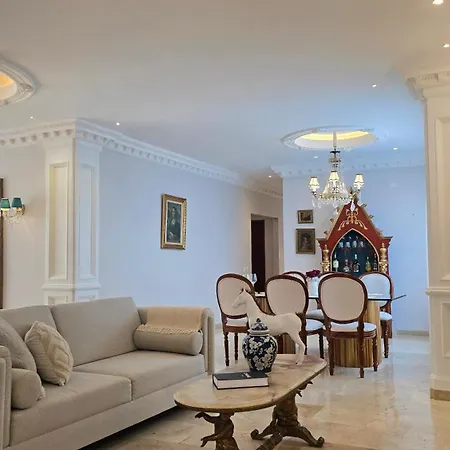 Villa Spectacular Near Walled